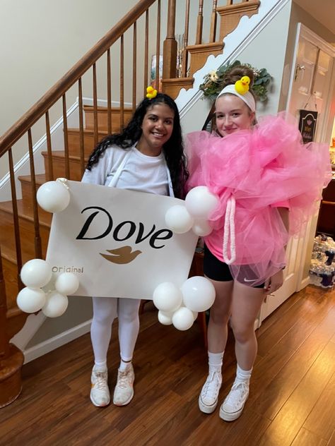 dove soap + loofa 🧼🧴🫧 Soap Costume Diy, Dove Costume, Soap Costume, Rhyme Without Reason Costume Ideas, Rhyme Without Reason Costume, Rhyme Without Reason, Halloween Costume 2022, Movie Duos, Iconic Duos