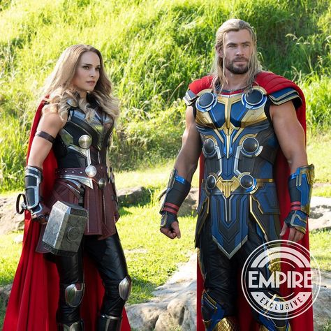 Thor And Jane, Marvel Universe Art, Batman Silhouette, Rey Costume, Love Thunder, Female Thor, Captain America Movie, New Thor, Jane Foster