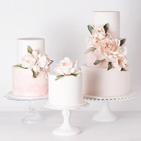 Blush Pink Wedding Cake, Cakes With Flowers, Bouquet Pastel, Blush Wedding Cakes, Types Of Wedding Cakes, Cake With Flowers, Wedding Cake Roses, Floral Wedding Cakes, Pink Wedding Cake