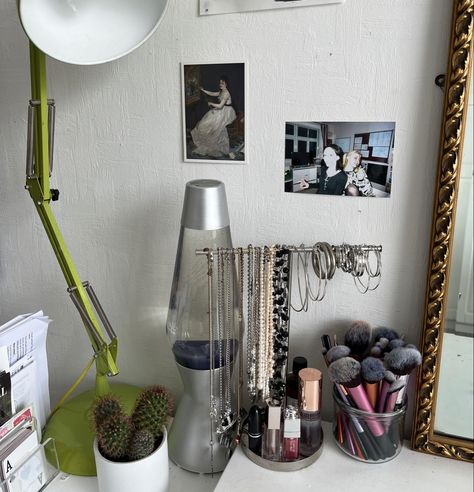 Make Up Desk, Mirror Desk, Uni Room, Makeup Desk, Desk Inspo, Stockholm Style, Dream Room Inspiration, Dream Apartment, My Desk