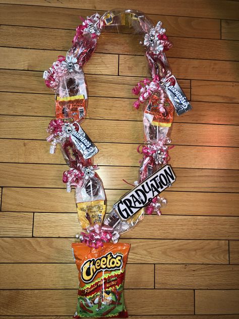 Grad Candy Leis Diy, Candy Lei Diy, Diy Lei, Graduation Candy Bouquet, Diy Leis, Graduation Candy Lei, Graduation Leis Diy Ribbons, Candy Leis, Grad Candy