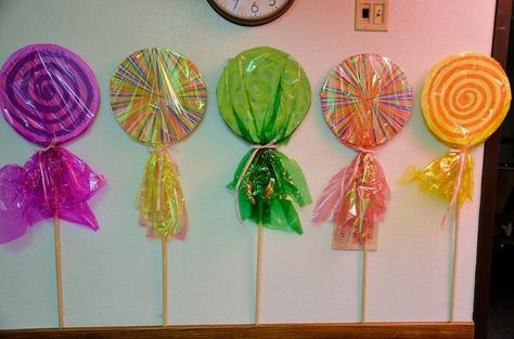 Cardboard Lollipops, Homemade Lollipop, Cardboard Cake, Homemade Lollipops, Board Game Themes, Hippie Christmas, Lollipop Party, After Prom, Cake Platter