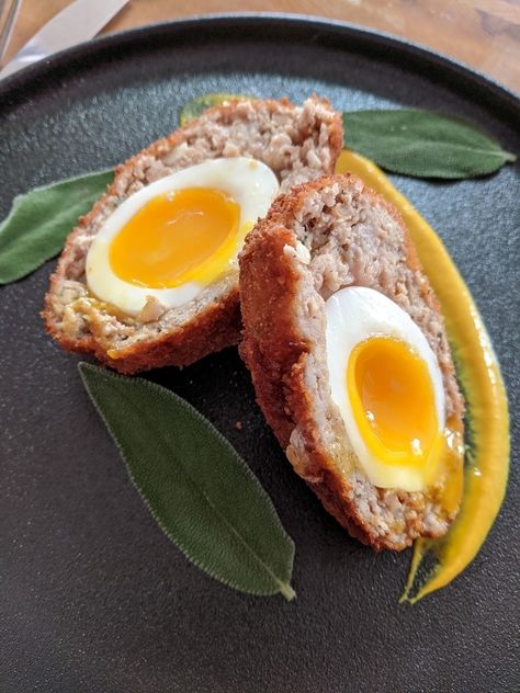 Scotch Eggs Recipe, Scotch Egg, Sausage Meat, Sausage Meatballs, British Dishes, Runny Eggs, Egg Wrap, Paprika Pork, Scotch Eggs