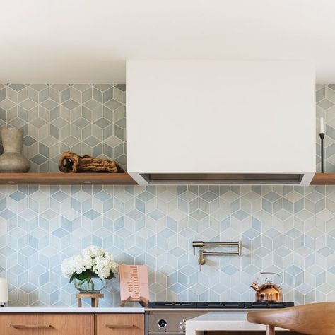 Honey Cabinetry on Instagram: "Our Moonstone door in Walnut looks ahhhhmazing in this mid-century modern inspired kitchen! #honeycabinetry #cabinet #design Designed by @honeycomb_homedesign" Colorful Interior Design, Eclectic Interior Design, Kitchen Reno, Eclectic Interior, Cabinet Design, White Walls, Colorful Interiors, Honeycomb, Reno