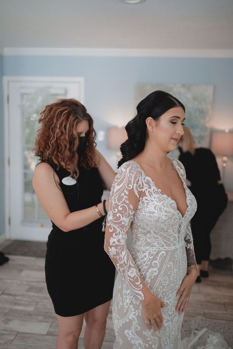 5 Reasons You Should Hire a Wedding Coordinator Day Of Coordinator Outfit, Event Coordinator Outfit, Coordinator Outfit, Wedding Coordinator Outfit, Bridal Assistant, Wedding Planner Outfit, Plan My Wedding, Future Career, Wedding Organization