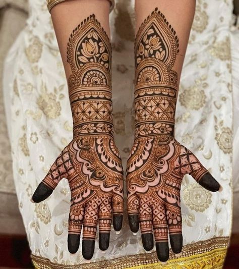 Mehendi Designs For Hands Till Elbow, Mehendi Designs Till Elbow, Short Mehndi, Front Mehndi, Wedding Henna Designs, Rajasthani Mehndi, Traditional Mehndi, Party Henna, Beautiful Simple Mehndi Design