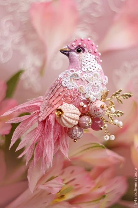 Beads Craft, Bird Crafts, Pink Bird, Bead Embroidery Jewelry, Fabric Birds, Embroidery Jewelry, Beaded Animals, Brooches Handmade, Beaded Brooch