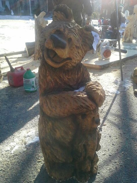 Happy Bears by Jesse Beeson from Illinois Chainsaw Carving Patterns, Chainsaw Sculpture, Chainsaw Wood Carving, Arizona Road Trip, Bear Sculptures, Hollow Art, Wooden Bear, Bear Carving, Carving Wood