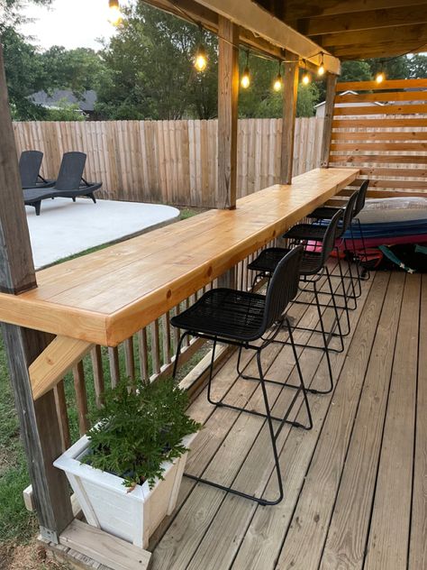 Back Patio Table Ideas, Deck Off Kitchen Ideas, Front Entry Landscaping Farmhouse, Back Porch Bar Ideas Diy, Outdoor Bartop Ideas, Small Patio Bar Ideas, Back Deck Bar Ideas, Backyard Patio Bar Ideas, Screened Porch Bar Ideas