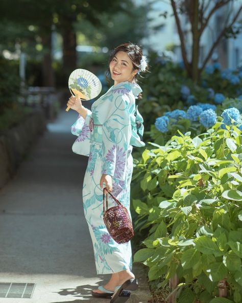 ☀️ Feeling Japan’s summer heat yet? 💦 •┈••✦••┈••┈••✦••┈••┈••✦••┈• Yukata experience & photoshoot by @yae_asakusa_kimono 👘 Comment the word “YAE” if you’re looking for a kimono / yukata rental shop in Tokyo and I’ll dm you the link! #yukata #japansummer #浴衣 #tokyokimono Kimono Fashion Photography, Kimono Photoshoot, Japan Summer, Tokyo Shopping, Kimono Yukata, Summer Kimono, Japanese Geisha, Funky Outfits, Study Material