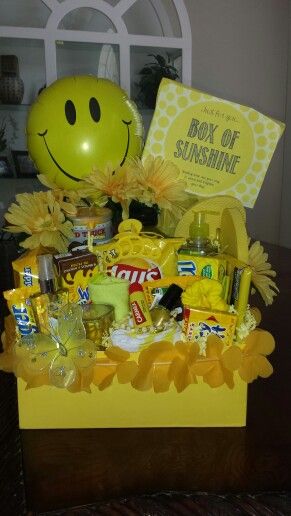 What To Put In A Box Of Sunshine, Sunshine Gift Box Ideas, Box Of Sunshine Gift, Yellow Box Of Sunshine Gift Ideas, Thinking Of You Gifts Care Packages Box Of Sunshine, Birthday Care Packages, Birthday Presents For Friends, Bff Birthday, Bff Birthday Gift