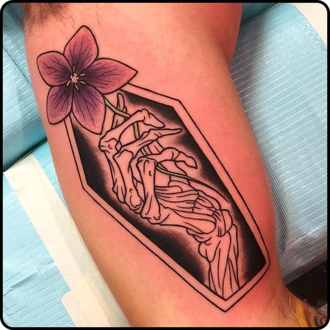 Geno Somma on Instagram: “#coffin #skeletonhand #flower #tattoo #over_n_out_arts” Coffin Flower Tattoo, Coffin Tattoo, Ghost Tattoo, Halloween Tattoos, Face Tattoo, Skeleton Hands, I Tattoo, Geometric Tattoo, Flower Tattoo