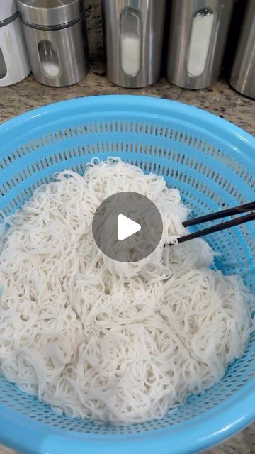 Joedy Tran on Instagram: "You guys asked so here it is. How to cook vermicelli for all the Vietnamese noodles dishes? Make sure to save this recipe. Part of the main reason why the noodles gone bad because of overcooked and not cleaning it properly after it has been cooked.  I’m using 3 Ladies Brand in size medium. You can purchase this at most or all Asian Supermarkets. Different noodles brands require different cooking times(2-3 minutes different) but same methods for cleaning.  1•Add enough water to submerge the noodles and for it to expand.  2•Bring water to a full boiling first. Add 1 teaspoons salt and the noodles.  3•Bring back to a full boiling. Let it continue to boiling for 5-6 minutes  4•Turn off the stove, cover and let it sit for another 5-6 minutes. Check to see if it’s soft Vermacheli Noodles, How To Cook Rice Noodles, Vermicelli Noodles Recipes, Noodles Dishes, How To Make Noodles, Culinary Basics, Vermicelli Recipes, Vietnamese Noodles, Quick Dip