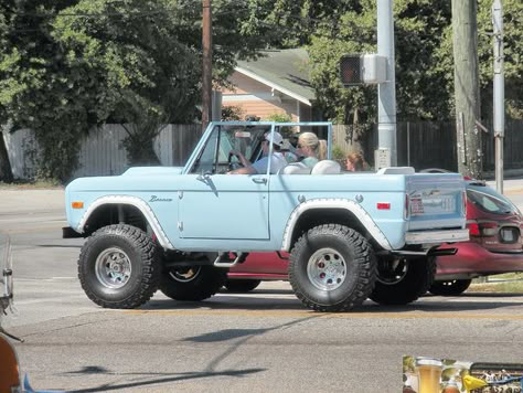 Blue Ford Bronco by DanDan Photos, via Flickr Blue Ford Bronco, Truk Ford, Truck Accessories Ford, Ford Bronco For Sale, Auto Vintage, Classic Ford Broncos, Ford Broncos, Old Vintage Cars, Dream Cars Jeep