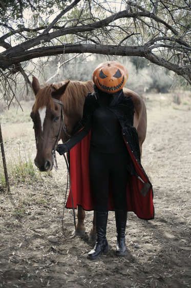 headless horseman costume. There will be a time when I have a horse and a Halloween party Diy Headless Horseman, Headless Horseman Costume, The Legend Of Sleepy Hollow, Horse Costumes, Headless Horseman, Katharine Hepburn, Halloween Photoshoot, Costume Diy, Halloween Vintage