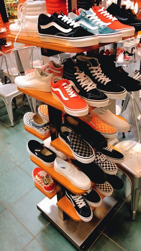 Vans Shoes Fashion, Vans Aesthetic, Cute Vans, Vans Outfit, Shoes Unique, Hype Shoes, Luxury Sneakers, Aesthetic Shoes, Swag Shoes