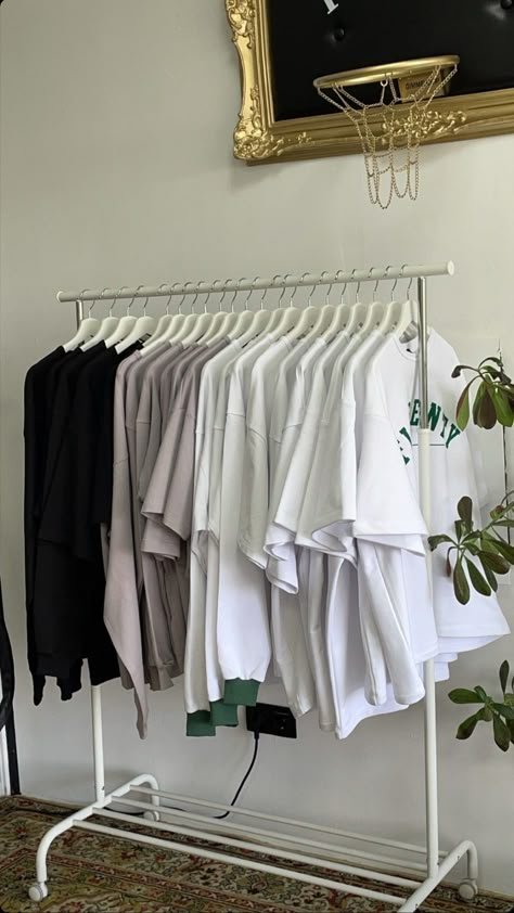 Clothing Room Design, Pretty Hangers, Studio Room Decor, Korean Bedroom Ideas, Clothing Rack Bedroom, Korean Room, Carefree Fashion, Closet Idea, Room Decor Furniture