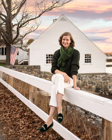 Summer Work Wardrobe, Stacie Flinner, Minimalist Wardrobe Essentials, Preppy Winter, Red Fleece, Cable Sweater, Life Photo, Work Wardrobe, Inspiration Mode