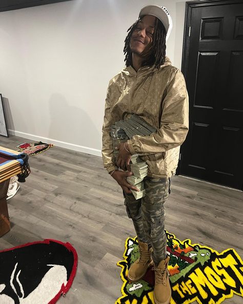 Skilla Baby Outfit from March 6, 2024 Skilla Baby Rapper, Skilla Baby, Cute Youtube Couples, Rapper Wallpaper, White Paint Splatter, Underground Rappers, Cute Dreads, Save Outfits, Rapper Outfits