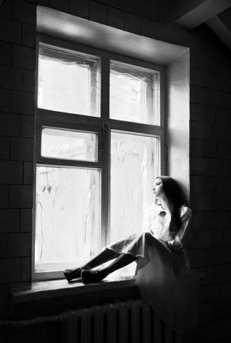 Window Poses, Miss You Images, Gesture Drawing Poses, Window Photography, Inspiration Portrait, Female Reference, Alone Photography, Looking Out The Window, Autumn Scenes