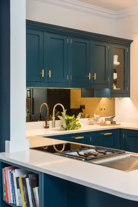 Teal And Gold Interior, Dark Teal Interior Design, Modern Teal Kitchen, Cerulean Kitchen, Teal Dining Rooms, Dark Teal Cabinets Kitchens, Teal And Gold Kitchen, Dark Teal Kitchen Cabinets, Dark Teal Cabinets