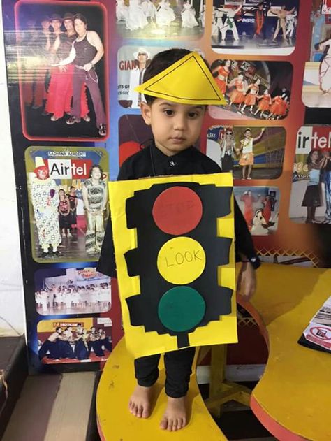 Traffic light Light Costume Diy, Traffic Light Costume, Traffic Light Party, Light Costume, Vegetable Costumes, Fancy Dress Competition, School Event Dress, Fruit Names, February Crafts