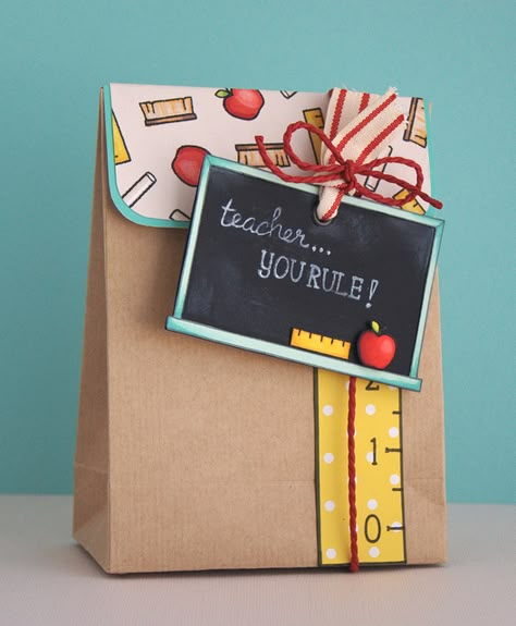 Lawn Fawn Intro: A Good Apple - Lawn Fawn Teacher Gift Bags, Appreciation Gifts Diy, Teacher Appreciation Gifts Diy, Teachers Day Card, Lawn Ideas, Teacher Craft, Teacher Day, Teachers Diy, Back To School Party