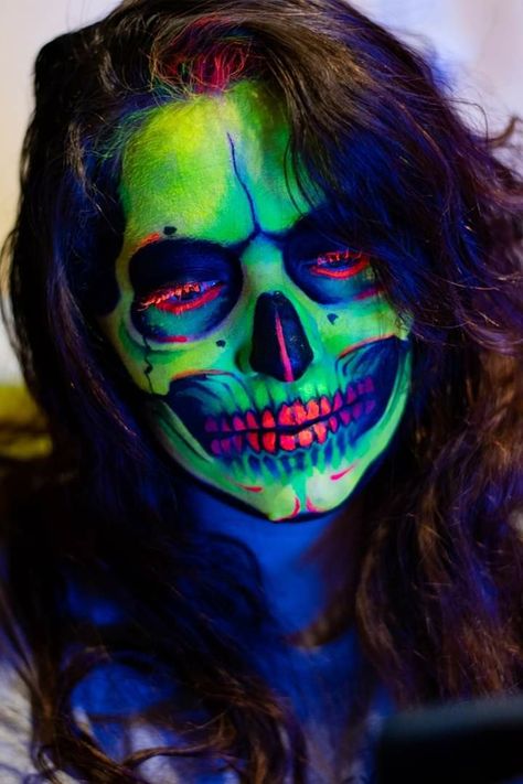 Colourful Skeleton Makeup, Uv Skull Makeup, Skull Moodboard, Neon Skeleton Makeup, Neon Skull Makeup, Neon Halloween Costume, Dark Halloween Makeup, Halloween Skeleton Makeup, Neon Goth