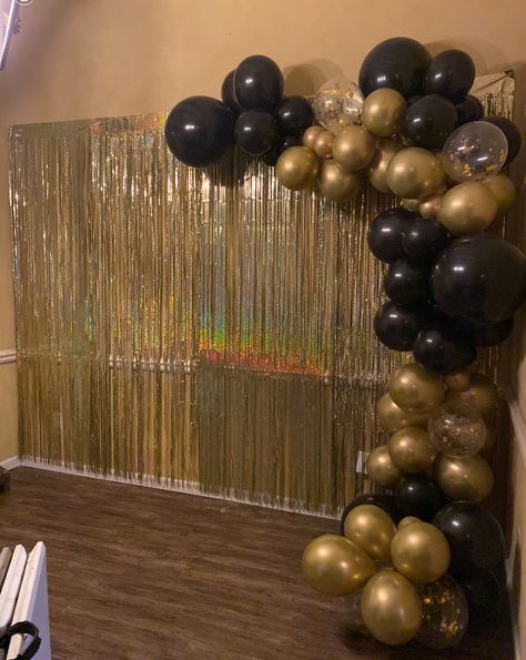 Black Gold Photo Booth, Gold And Black Decorations Party, Black And Gold Engagement Party, Black And Gold Photo Booth, 21st Party Themes, Hosting Halloween, High School Graduation Party Themes, Black And Gold Backdrop, Gold Balloons Decorations