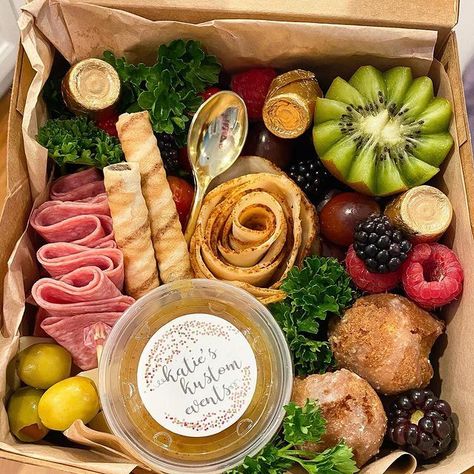 Teacher Charcuterie Board Gift, Teacher Appreciation Charcuterie Board, Mothers Day Charcuterie Board Ideas, Teacher Appreciation Charcuterie, Teacher Charcuterie Board, Mothers Day Charcuterie Board, Teacher Appreciation Breakfast, Appreciate Gifts, Graze Boxes