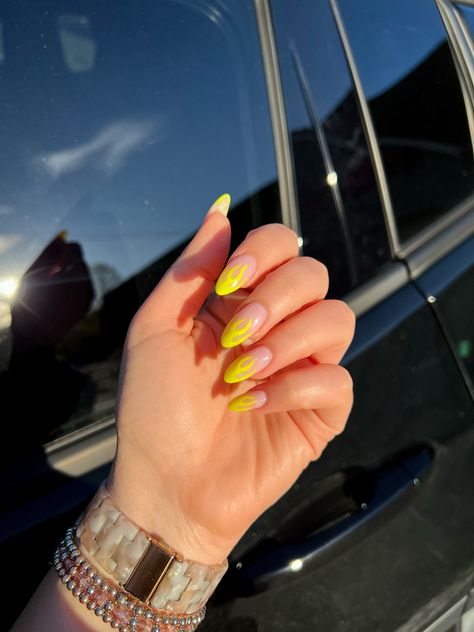 Neon Yellow Flame Nails Neon Yellow Flame Nails, Neon Yellow Almond Nails Designs, Neon Flames Nails, Yellow Flame Nails, Flame French Tip Nails, Neon Yellow French Tip Nails, Green Flame Nails, Neon Yellow Nail Art, Neon Yellow Acrylic Nails