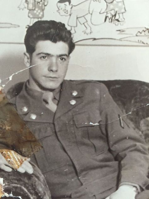 A photo of a handsome 1950s soldier recently went viral—but our readers have some dreamy relatives of their own! 1940s Wartime, Photos Of Men, Ww2 Soldiers, Old Portraits, Old Photography, Military Pictures, Men Photography, Military Photos, Retro Photo