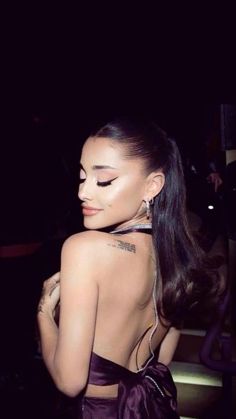 Ariana Grande Into You, Ariana Wallpaper Iphone, Ariana Grande Lockscreen, Ariana Grande Hair, Ariana Grande Images, Ariana Grande Album, Ariana Grande Outfits, Ariana Grande Cute, Ariana Grande Style