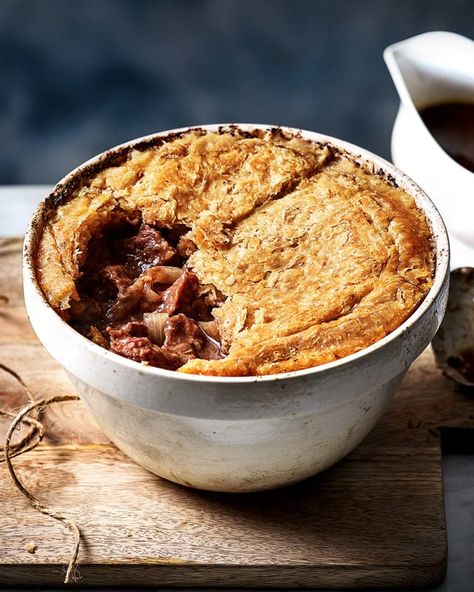 Suet Pudding Recipes, Steak And Kidney Pie Recipe, Kidney Pie Recipe, Steak Pies, Steak And Kidney Pudding, Savoury Pastries, Beef Pie Recipe, Kidney Pie, Steak And Kidney Pie