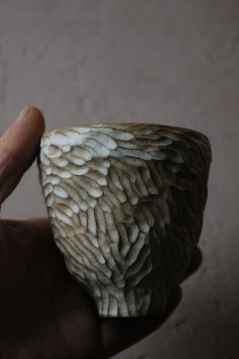 Japanese Pottery Studio, Ceramics Nature Inspired, Textures Ceramics, Ceramic Texture Ideas, Big Pottery, Nature Inspired Sculpture, Ceramics Nature, Texture Ceramic, Carving Ceramics