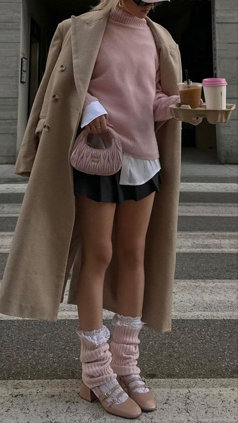 Looks Adidas, Stile Blair Waldorf, Adrette Outfits, Fest Outfits, Skirt Outfits Fall, Skandinavian Fashion, Chique Outfits, Looks Street Style, Thanksgiving Outfit