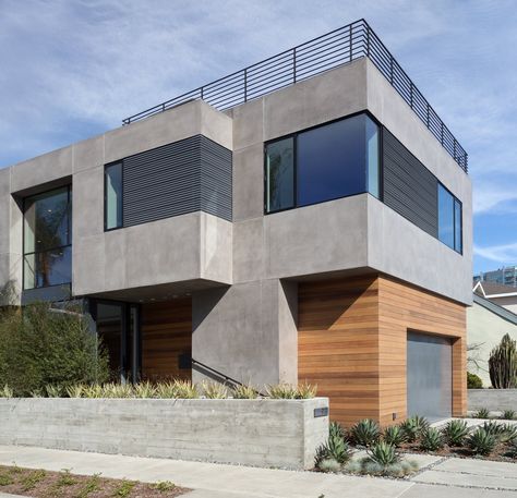 House Concrete Exterior, Stucco Homes Modern, Concrete And Wood House Exterior, Stucco Cement Finish, Modern Exterior Materials, Concrete Siding Exterior House, Light Grey Stucco House Exterior, House Exterior Materials, Stucco And Wood Exterior