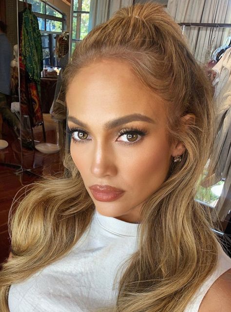 #Jlo #JenniferLopez #Jennifer #Lopez #Maluma #September2020 #stars Jlo Hair, Jennifer Lopez Hair, Trendy We Fryzurach, Celebrity Haircuts, Celebrity Makeup Looks, Cute Curly Hairstyles, Extreme Hair, Christina Milian, Celebrity Makeup Artist