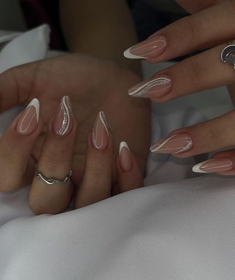 White Vegas Nails, Silver Almond Nails Designs, Hollywood Nails Designs, Swag Nails Almond, White And Silver Nails Almond, Silver Almond Acrylic Nails, Formal Nails Almond, White Formal Nails, Small Almond Nails Design