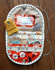 Travel Sewing Kit, Sewing Case, Travel Sewing, Trendy Sewing, Costura Diy, Sewing Tutorials Free, Small Sewing Projects, Sewing Organization, Sewing Box