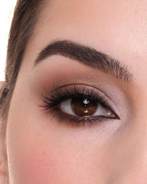 Natural Eyeshadow Brown Eyes, Subtle Brown Eyeshadow, Brown Eyeshadow For Blue Eyes, Smokey Eye Subtle, Smoky Under Eyeshadow, Minimalist Smokey Eye, Smoky Eyeshadow Look, Darker Eye Makeup, Soft Brown Smokey Eye Makeup