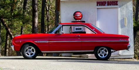 1963-1/2 FORD FALCON SPRINT PERFORMANCE 302 4-SPEED side view Ford Mustang History, Ford Falcon Sprint, Carriage House Garage, Classic Car Restoration, Rock Nacional, Old Ford Trucks, Dodge Power Wagon, Pontiac Cars, Motor Bikes