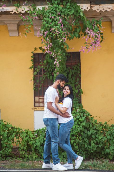 Thakurphotograpy.... ... . . . #pre-wedding shoots #pre-wedding #photo #Photography #prewedding #Mumbai #Couple #Bhavika & Ankit #prewedingshoots #post-wedding #Goa #Wedding #mom ment #Memories #coupleshoots #shootidea #Photography #couples in love❤️ #Preweeding #goaprewedding #beachshoot #Thakurphotography #Goa #india . . . For Bookings & enquiries Kindly Dm or Call us on. +918552970423 Goa Couple Photoshoot, Casual Pre Wedding Photoshoot, Copal Pic, Goa Poses, Goa Couple, Prewedding Photography Casual, Candid Poses, Famous Photography, Couples Beach Photography