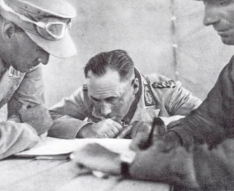 North African Campaign, Erwin Rommel, Desert Fox, Ww2 Soldiers, Field Marshal, Ww2 Photos, Flying Ace, German Soldiers Ww2, German Uniforms