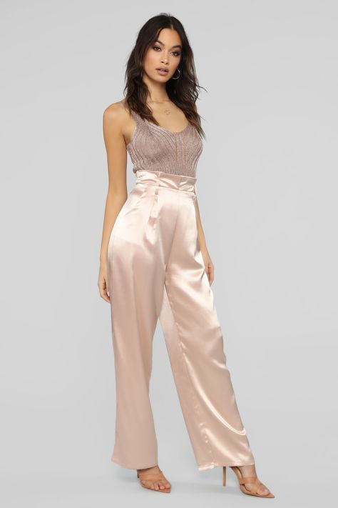 Gold Pants Outfit, Rose Gold Fashion, Gold Pants, Fashion Nova Models, Top Pants Set, Fashion Nova Jeans, Jumpsuit Fashion, Sweet Sixteen, Clothing Styles