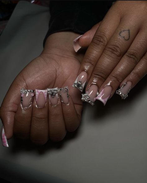 Cute Acrylic Nails For Black Women, Pink Square Nails With Charms, Cute Short Bday Nails, Short Acrylic Bling Nails, Cute Short Duck Nail Sets, Ducktail Nails, Short Acrylic Nails Duck, Short Acrylic Nails Birthday Set, Short Birthday Nails Black Women