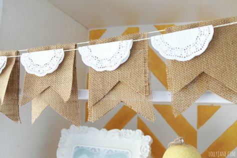 Vintage feeling burlap and lace doily bunting #craftroom #vintage Spring Dollar Store Crafts, Doily Bunting, Easiest Burlap, Burlap Bunting, Vintage Feeling, Wedding Bunting, Burlap And Lace, Lace Doily, Diy Banner