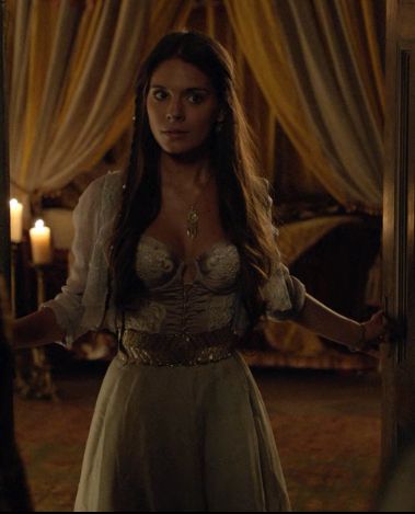 Lady Kenna-Reign "Snakes in the Garden" my favorite dress ever Kenna Reign, Reign Outfits, Reign Hairstyles, Lady Kenna, Caitlin Stasey, Reign Fashion, Reign Dresses, Corset And Skirt, Corset Costumes