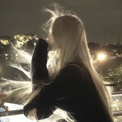 Tifa Ff7 Remake, Irl Pfp, Irl Pfps, Blonde Aesthetic, Long White Hair, Girl Pfps, Blonde Hair Girl, After Life, Long Blonde Hair