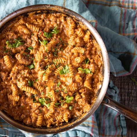 Vegetarian Hamburger Helper (One-Pot Recipe!) | The Wimpy Vegetarian Vegetarian Hamburger, Vegan Hamburger Helper, Vegan Hamburger, Hamburger Helper Recipes, Vegan Ground Beef, One Pot Vegetarian, Meat Meals, Hamburger Helper, Hamburger Recipes